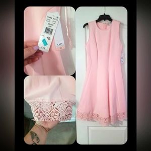 Short sleeveless short pink dress